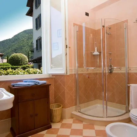 Sleeps 8 Vila