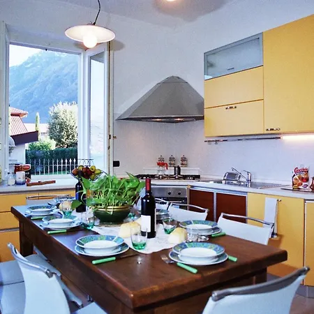 Sleeps 8 Vila