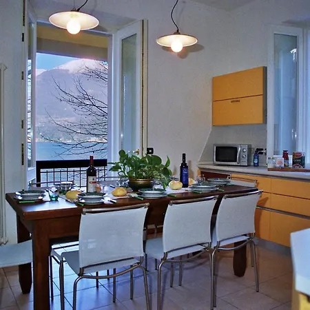 Sleeps 8 Vila Lezzeno