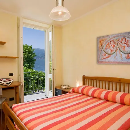 Vila Sleeps 8 Lezzeno