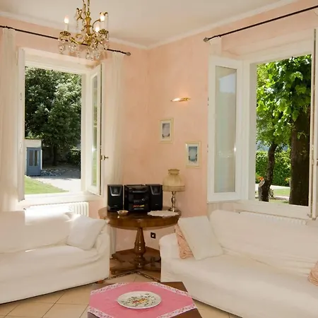 Vila Sleeps 8 *