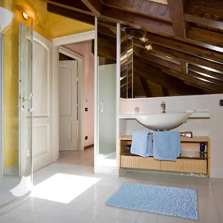Sleeps 8 *
