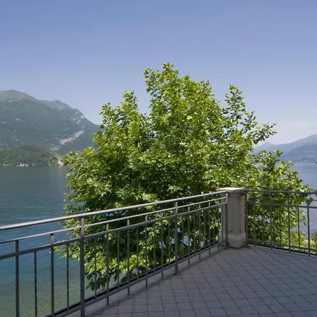 Vila Sleeps 8 Lezzeno